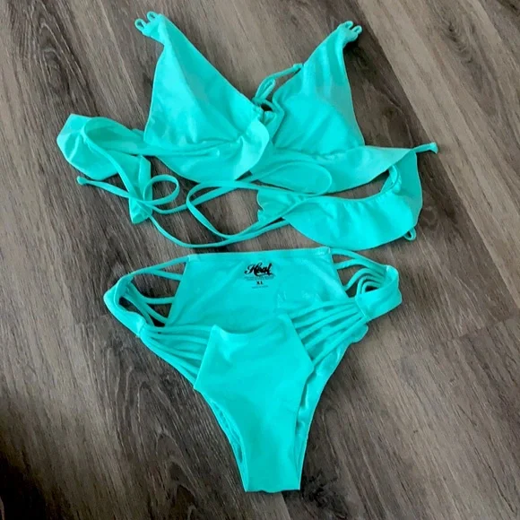 NWOT Women’s two piece 2 bikini by Heat size XL Brand new. - Picture 1 of 3